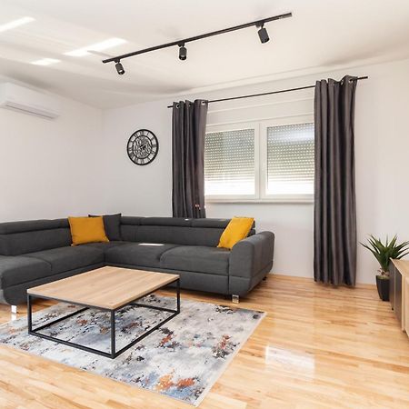 Modern And Spacious Apartment Helena Near The Beach Privlaka  Zewnętrze zdjęcie